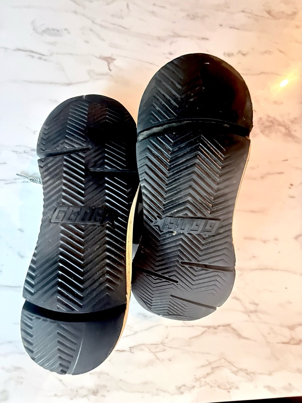Golden Goose Running Sole size 39 black leather with gold glitter star - Picture 6 of 10